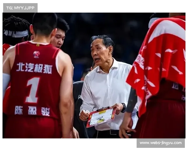 许利民演练防守战术,杜锋强调快速攻防转换