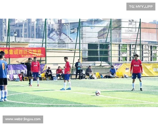 足球主题摄影展在杭州开幕,赛场瞬间成艺术